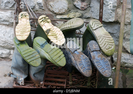 RAck mit Gummistiefel Stockfoto