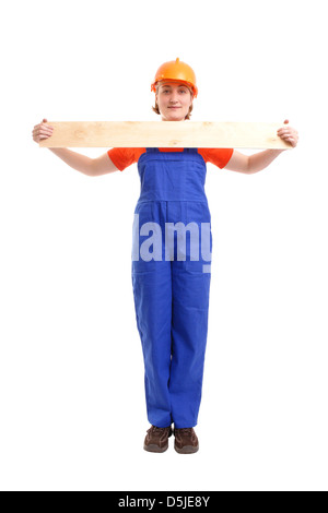 Weibliche Baumeister tragen blaue Overall und Helm holding Holzbrett vor ihr - auf weißem Hintergrund Stockfoto