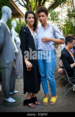 Minu Barati-Fischer und Gast FIRMA Fashion zeigen Club Berghain während der Mercedes-Benz Fashion Week Berlin Frühjahr/Sommer 2012. Stockfoto