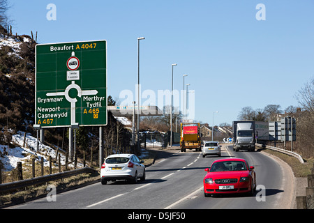 Köpfe der Täler-Straße durch die Schlucht Clydach bei Brynmawr, Wales, UK Stockfoto