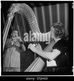 [Porträt von Joe Marsala und Adele Girard, Hickory House, New York, N.Y., zwischen 1946 und 1948] (LOC) Stockfoto