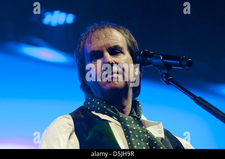 Chris de Burgh Handball live in der O2 World Arena. Hamburg, Deutschland - 09.04.2011 Stockfoto