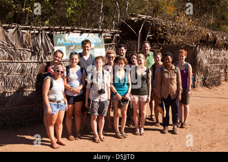 Madagaskar, Betrieb Wallacea, Matsedroy Wald camp, Gruppe von Schülern der Oberstufe Stockfoto