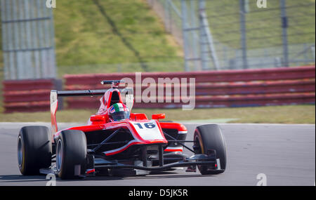 Silverstone, Northamptonshire, UK. 3. April 2013. 2013 GP3 Serie letzten Vorsaison Test Tag 1 #16 Dino Zamparelli (GBR) - Marussia Manor Racing. Bildnachweis: Aktion Plus Sportbilder / Alamy Live News Stockfoto