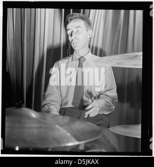 [Porträt von Dave Tough, Eddie Condons, New York, N.Y., ca. Sept. 1946] (LOC) Stockfoto