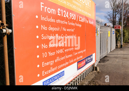 Zeichen Werbung neu gebaute Häuser Stockfoto