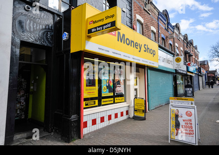 Die Geld-Shop und bietet Gold kaufen, Geld leihen und ausländischen Börsen durchführen. Stockfoto