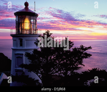 Oregons Heceta Head Lighthouse bei Sonnenuntergang. Stockfoto