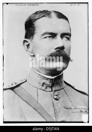 Eine Fotografie von Viscount Kitchener, 1. Earl Kitchener, einer britischen Militärfigur, die seinen legendären Schnurrbart und sein Porträt einfängt. Das Bild spiegelt seine bedeutende Rolle in der britischen Militärgeschichte wider. Stockfoto