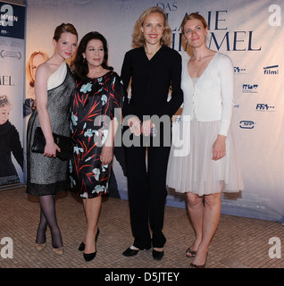 Karoline Herfurth, Hannelore Elsner, Juliane Koehler und Juta Vanaga an der Berlin-premiere von "Das Blaue Vom Himmel" im Astor Stockfoto