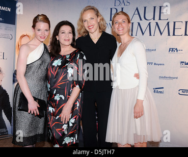 Karoline Herfurth, Hannelore Elsner, Juliane Koehler und Juta Vanaga der Berlin-Premiere von "Das Blaue Vom Himmel" Astor Stockfoto
