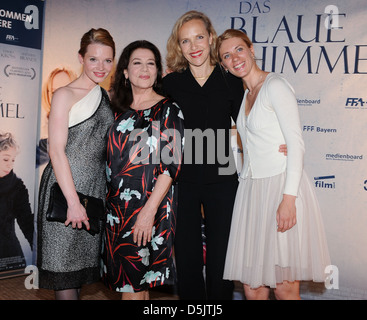Karoline Herfurth, Hannelore Elsner, Juliane Koehler und Juta Vanaga an der Berlin-premiere von "Das Blaue Vom Himmel" im Astor Stockfoto