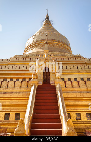 Shwezigon Pagode, in der Nähe von Wetkyi in und Nyaung U, Bagan, Myanmar (Burma) Stockfoto