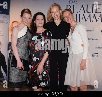 Karoline Herfurth, Hannelore Elsner, Juliane Koehler und Juta Vanaga an der Berlin-premiere von "Das Blaue Vom Himmel" im Astor Stockfoto