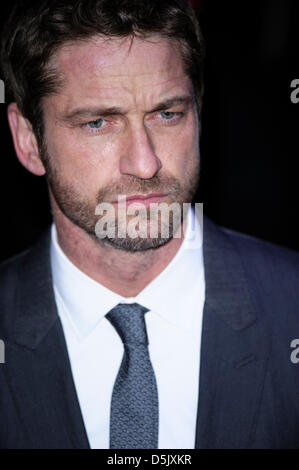 London, UK. 3. April 2013. Gerard Butler kümmert sich die Europäische Premiere von Olympus gesunken im BFI IMAX, London. Personen im Bild: Gerard Butler, Schauspieler. Bild von Julie Edwards/Alamy Live-Nachrichten Stockfoto