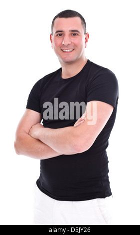 Junge fröhliche Mann posiert mit verschränkten Armen auf weißem Hintergrund Stockfoto