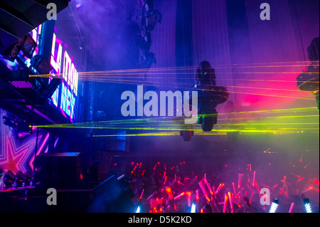 Innere des einen Nachtclub mit Neonlicht Stockfoto