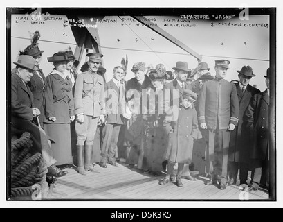 Abfahrt von JASON: Mrs. Chas. Saltzman, Mrs. Lawton, Major Lawton, C.O. Laughlin, Mrs. L. Wood, Mrs. W. Draper, G. McAneny, G.R. Adamson, Lt. Com. C. E. Courtney (LOC) Stockfoto