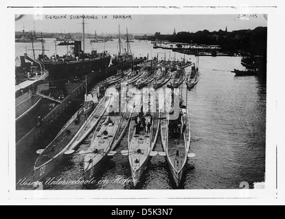 Deutsche u-Boote im Hafen (LOC) Stockfoto