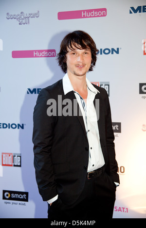 Christopher Kohn und Vanessa Jung bei der ersten jährlichen deutschen Soap Award im Grand Elysee Hotel. Hamburg, Deutschland - 04.06.2011 Stockfoto