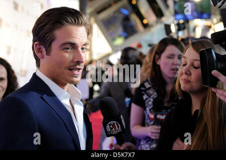 3. April 2013. Toronto, Kanada. Schauspieler Kevin Zegers kommt bei THE COLONY Weltpremiere am Scotiabank Theater in Toronto. (EXI/N8N) Stockfoto