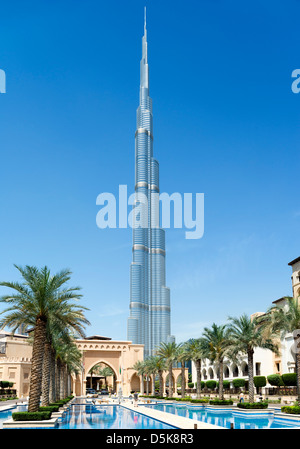 Blick auf Burj Khalifa Tower, höchstes Bauwerk der Welt und das Palace Hotel in Downtown Dubai Vereinigte Arabische Emirate VAE Stockfoto