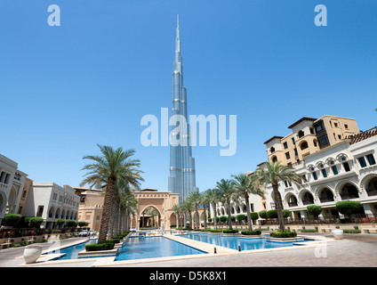 Blick auf Burj Khalifa Tower, höchstes Bauwerk der Welt und das Palace Hotel in Downtown Dubai Vereinigte Arabische Emirate VAE Stockfoto