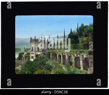 Villa Borromeo ist eine historische Villa an der Isola Bella, Lago Maggiore, Piemont, Italien. Bekannt für seine wunderschöne barocke Architektur und Gärten, ist es ein wichtiges kulturelles Wahrzeichen und ein Beispiel für italienisches Renaissancedesign. Stockfoto