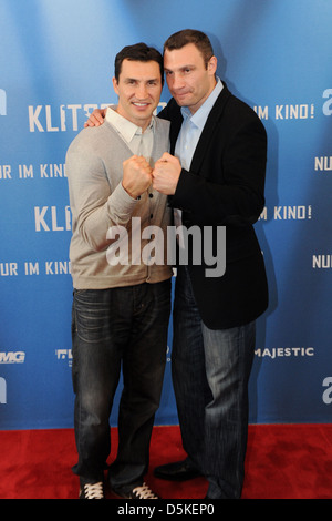 Wladimir Klitschko und Vitali Klitschko bei einem Fototermin für den Film "Klitschko" in der Astor Filmlounge Berlin, Deutschland- Stockfoto