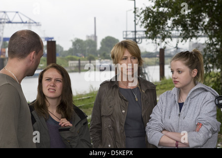 Sebastian Kutzli, Corinna Harfouch, Anke Retzlaff, Jella Haase bei einem Fototermin am Set von "Puppe" am Uerdinger Ruderverein. Stockfoto