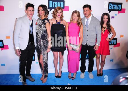 Tom Sandoval, Kristen Doute, Katie Marie Maloney, Stassi Schroeder, Jax Taylor, Scheana Marie im Ankunftsbereich für Upfront von Bravo, Säulen 37 Studios, New York, NY 3. April 2013. Foto von: Gregorio T. Binuya/Everett Collection Stockfoto