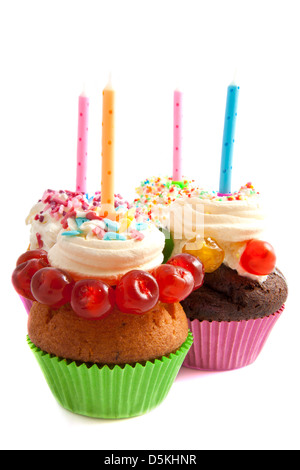 Geburtstag Cupcakes isoliert auf weißem Hintergrund Stockfoto