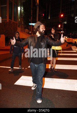 Herr Gehirnwäsche "aka Thierry Guetta Trousdale Club verlassen. West Hollywood, Kalifornien - 12.04.2011 Stockfoto