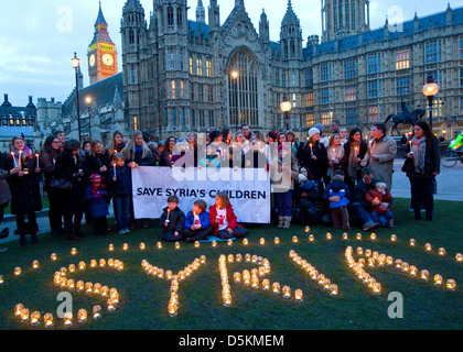 Candlelight Vigil außerhalb des Parlaments zum 2. Jahrestag des Krieges in Syrien 14. März 2013 Stockfoto