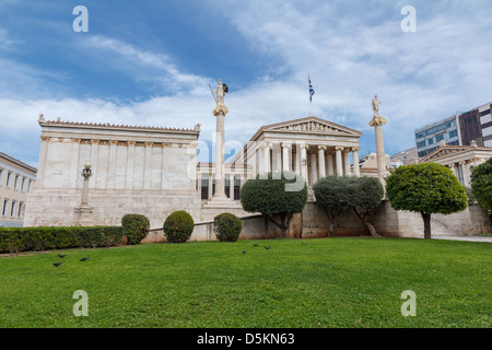 Die National Academy of Arts in Athen mit Statuen vor Stockfoto