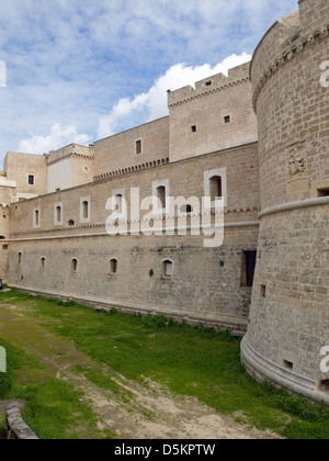 Corigliano Hartweizenpasta LE - Burg - Castello de' Monti Stockfoto