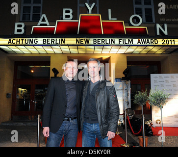 Marcus Schwenzel und Hannes Jaenicke bei Charity-Premiere des Films "Sieben Jahre Winter" im Kino Babylon Berlin, Deutschland Stockfoto