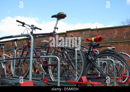 Bikepark außerhalb Bahnhof Waterloo, London, England. Stockfoto
