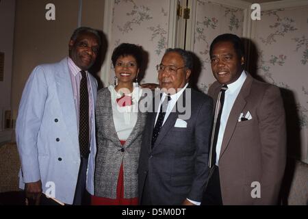 Alex Haley, Leslie Uggams, Georg Stanford Brown, Moses Gunn.l2515.L2515. (Kredit-Bild: © Michael Ferguson/Globe Photos/ZUMAPRESS.com) Stockfoto