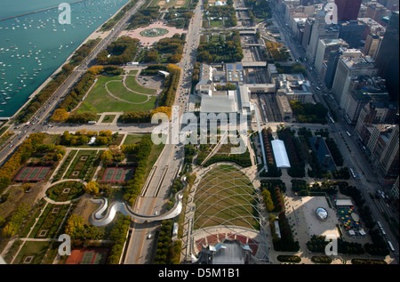 MILLENNIUM PARK IN GRANT PARK FROM MID AMERICA CLUB AT THE AON CENTER DOWNTOWN CHICAGO ILLINOIS USA Stockfoto
