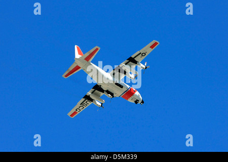 US Coast Guard Lockheed C130 weiträumige Suchflugzeug in den Himmel über Florida Stockfoto