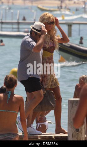 Victoria Silvstedt Ankunft am Plage de Pampelonne Club 55. St Tropez, Frankreich - 28.08.2011 Stockfoto
