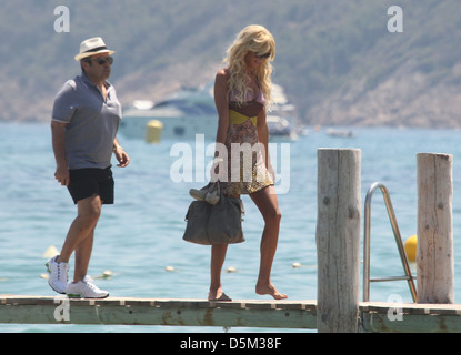 Victoria Silvstedt Ankunft am Plage de Pampelonne Club 55. St Tropez, Frankreich - 28.08.2011 Stockfoto