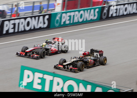 Kimi Räikkönen von Lotus F1 Team überholt McLaren beim Malaysia F1 GP Stockfoto