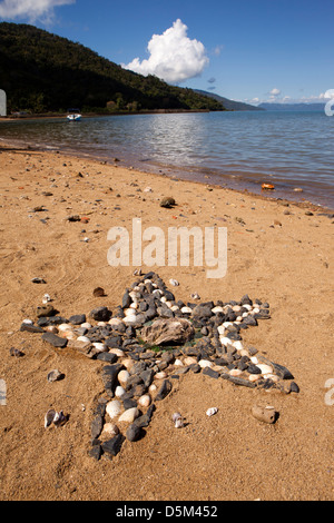 Madagaskar, Nosy Be, Marodokana, Strand Sterne Kunstskulptur aus gefundenen Steinen & Muscheln hergestellt Stockfoto