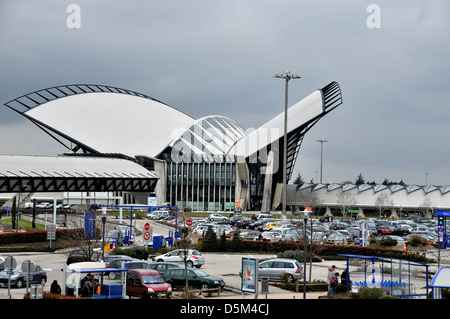 Autos Parken Flughafen Lyon Satolas Saint Exupery Frankreich Stockfoto