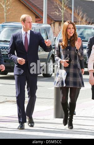 Glasgow, Vereinigtes Königreich. 4. April 2013. Großbritanniens Prinz William und Catherine Duchess of Cambridge ankommen in der Emirates-Arena in der East End von Glasgow, Schottland, am 4. April 2013. Der Herzog und die Herzogin von Cambridge sind auf eine zweitägige Reise nach Schottland. Foto: RPE-Albert Nieboer/Dpa/Alamy Live News Stockfoto