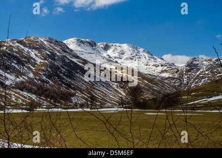 Winter-Berg-Blick auf den Nordwestgrat und Rosset Gill, Lake District Stockfoto