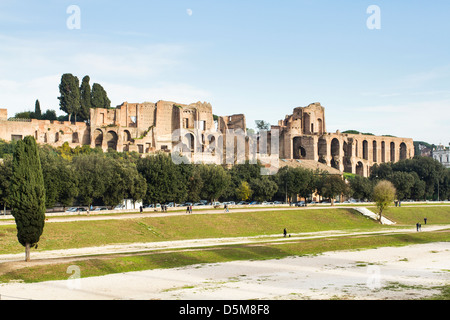 Circus Maximus (Circo Massimo) und Domus Augustana im Hintergrund. Stockfoto