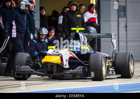 Silverstone Circuit Northamptonshire, UK. 4. April 2013. 2013 GP3 Serie letzten Vorsaison Test Tag 2 #5 Robert Visoiu (ROM) - MW Arden Boxenstopp Praxis. Bildnachweis: Aktion Plus Sportbilder / Alamy Live News Stockfoto